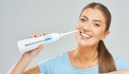 Idropulsor dentystyczny – co to jest i jak poprawnie go stosować?